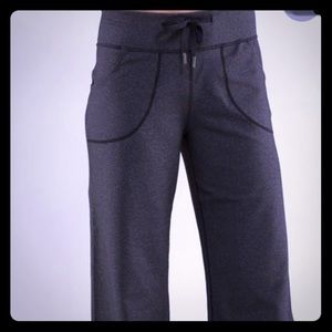 Lululemon “Still” Pant. Size 6.